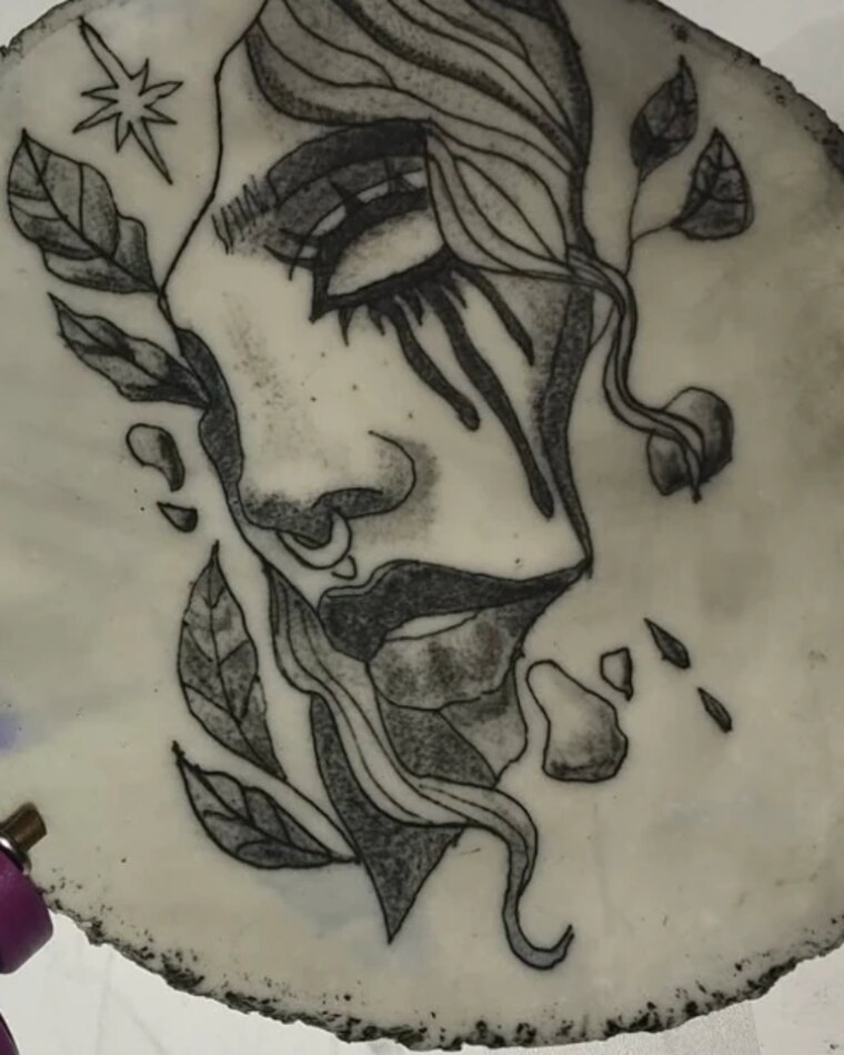 Tatuagem apresentada pela Tattoo Academy como trabalho do aluno Lucas Fernandes